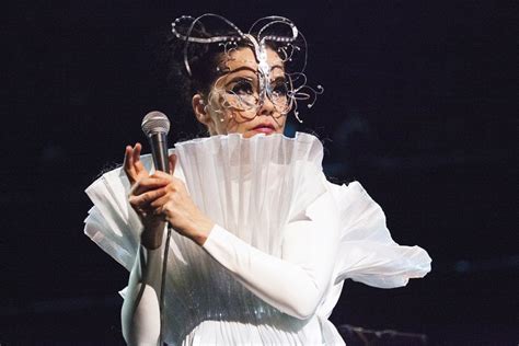Bjork Stuns the Crowd with a Mesmerizing Live Rendition of 
